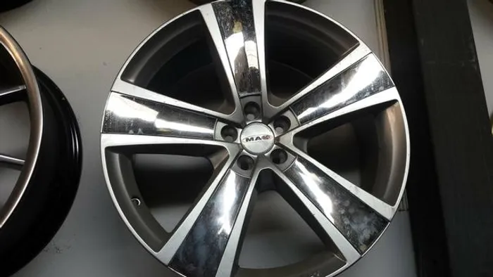 Roda aro 19 Mak Tuono Prata com apliques VW Fox 5X100 Jogo novo