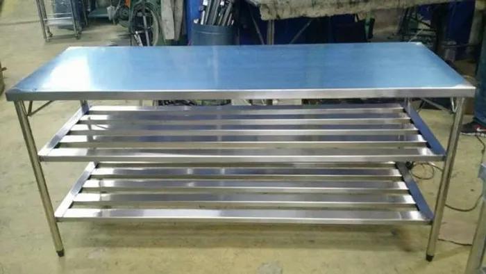 Mesa/bancada industrial em aço inox escovado sob medida, direto da fábrica