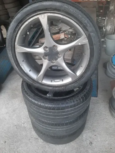 Roda aro 17 scorro estrela grafite com Pneu 225 45 17 Goodyear Vw golf 5x100 jogo