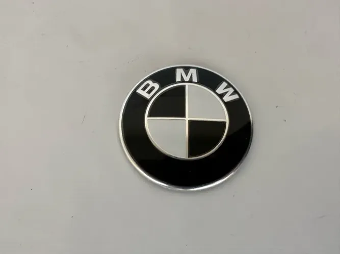 Emblema Dianteiro Preto Bmw X1 320i 2016 2017 2018 2 Pinos