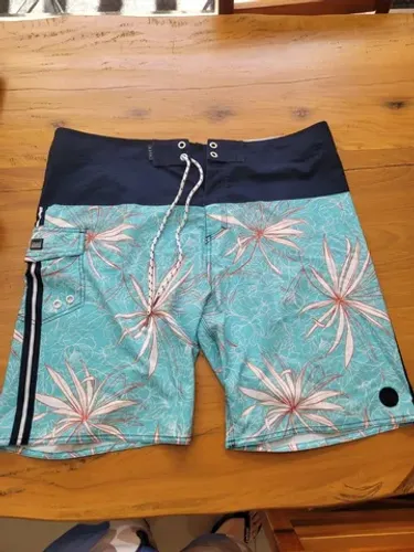 Bermuda VLCS original, tamanho 50