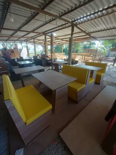 Mesa e Cadeiras