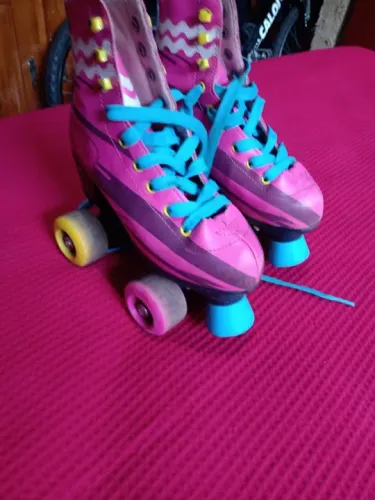 Patins Fênix Roller , infantil - feminino de quatro rodas - conservado.