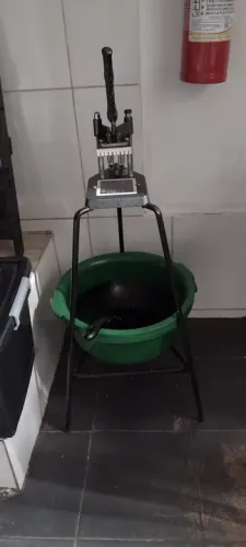 Cortador de batata frita e legumes profissional com tripé.
