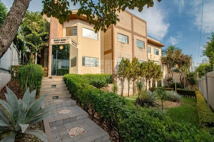 Prédio comercial com 3 andares no bairro Morada do Sol