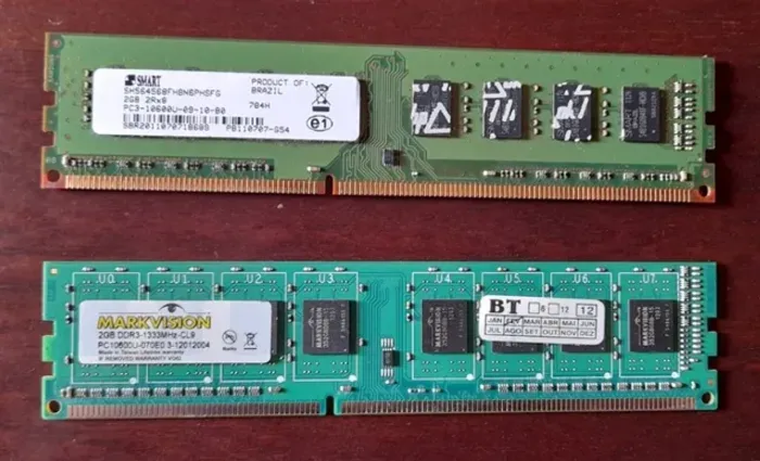 2 Memórias ram ddr3 1333 Mhz de 2GB cada