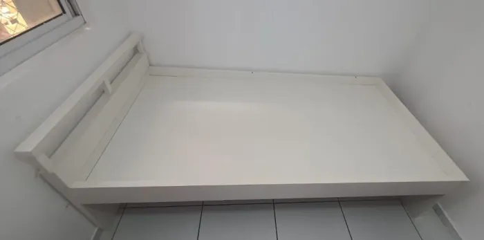 Cama solteiro em MDF