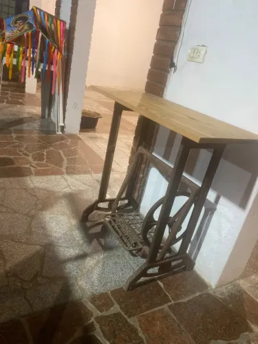 Pé de máquina antigo de ferro, top das galáxias 