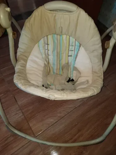 Cadeirinha com balanço