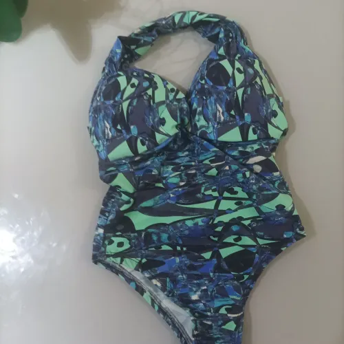 Body de praia estampado e biquíni