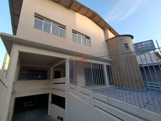 Aluguel Comercial  Espaço Amplo e Versátil
