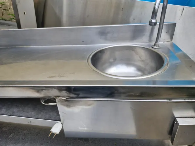 Pia Lavatório acionamento joelho assepsia em inox Elétrica com Bancada 