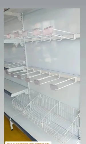 Ganchos para Gondolas Expositoras