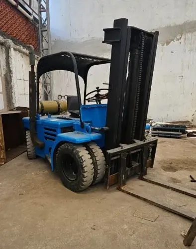 EMPILHADEIRA - 4 TON