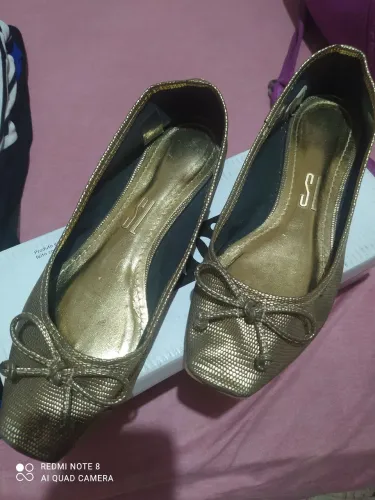 Sapatilha Dourada SL - Elegância nos seus pés