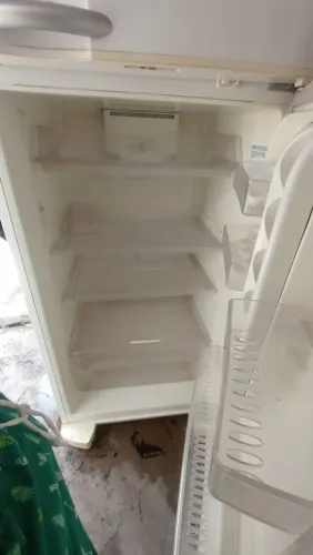 Geladeira Eletrolux com Defeito.