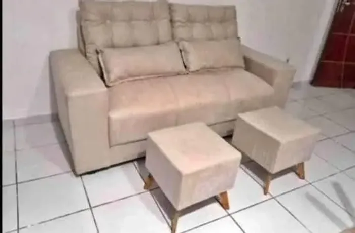 Sofá com puffs