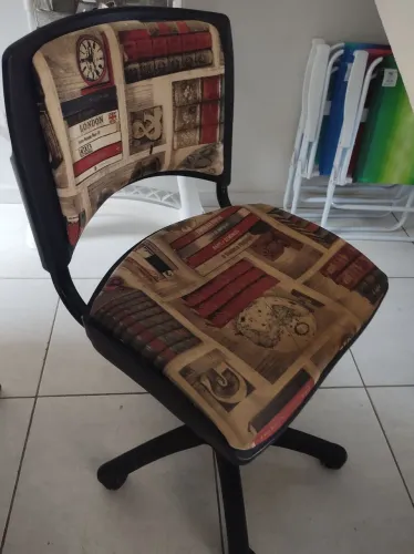 Vende-se Cadeira giratória de escritório 