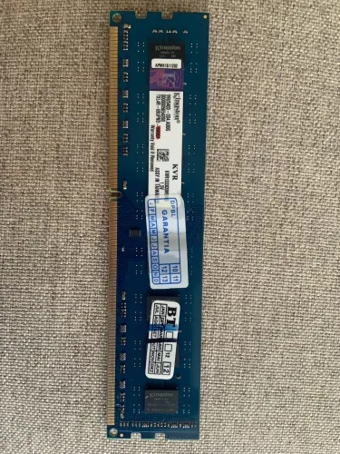 Memória Kingston 4GB.