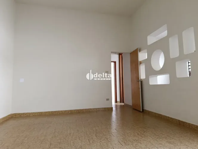 Casa comercial disponível para locação no bairro Martins em Uberlândia - MG.