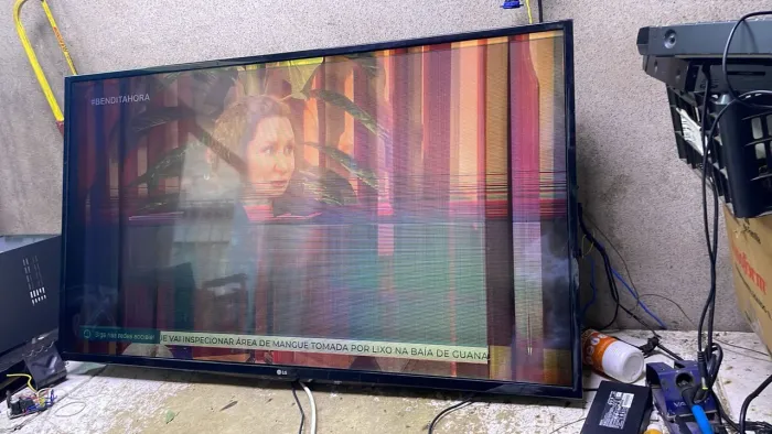 Tv Led de 49 polegadas com defeito de tela ,não é smart 