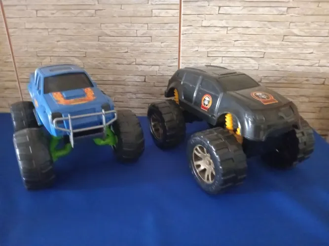 Monster Trucks - Carrinhos Grandes de Brinquedo