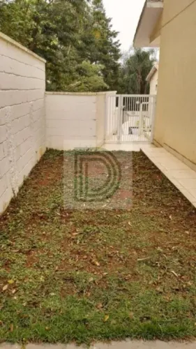 - Casa em Condomínio - Região de Cotia