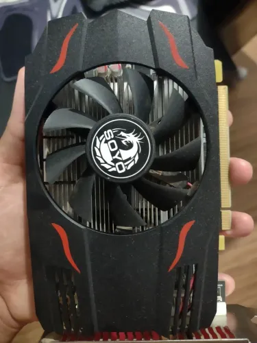 RX 550 4 gb funciona perfeitamente 
