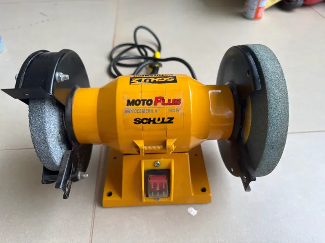 Motor de esmeril com base para lixa