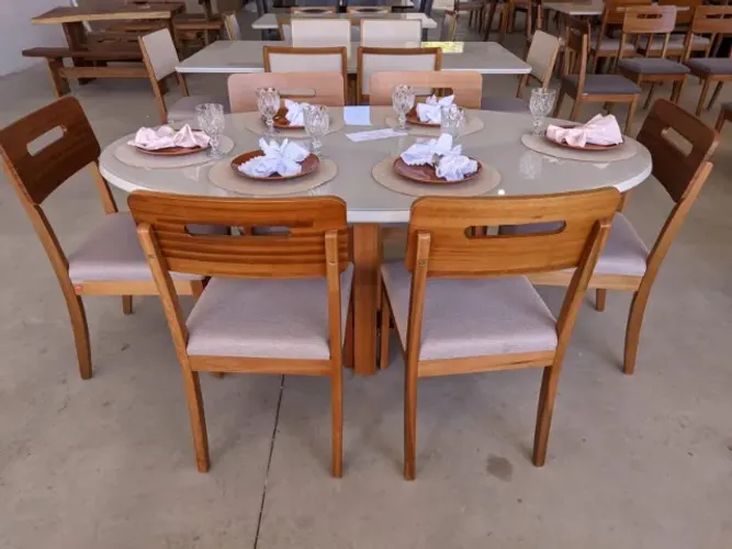 Mesa de Jantar Oval com 6 cadeira, toda de Madeira Maciça