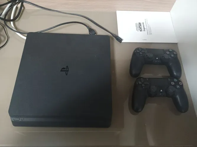 Playstation 4 Slim de 1 terá com 1 controle