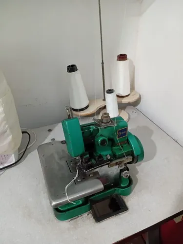 Máquina de Costura Overlock Yamata, excelente oportunidade 