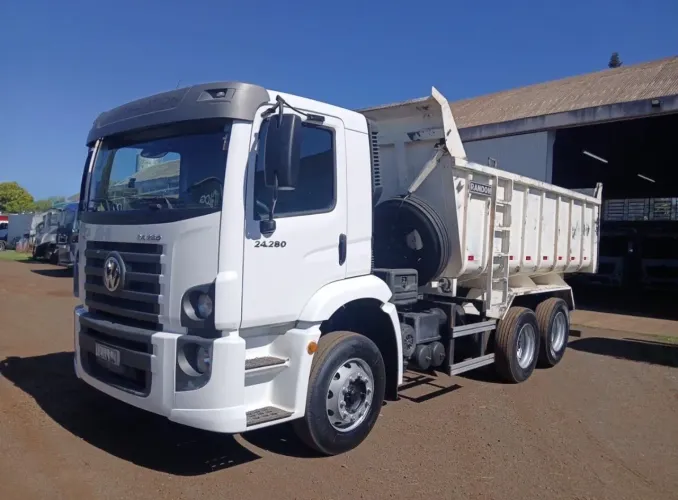 VW 24.280 ano 2023, 6x2, com caçamba de 14 ?, em MG