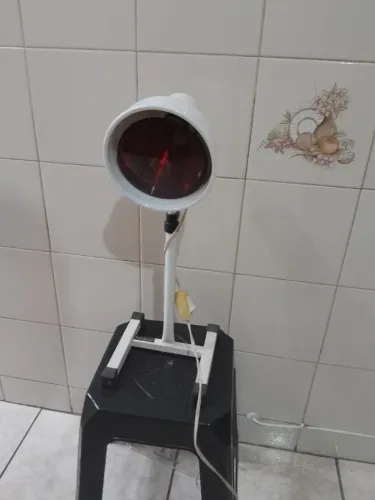 Suporte Infravermelho com lâmpada Philips 127V -fisioterapia (com altura ajustável)  