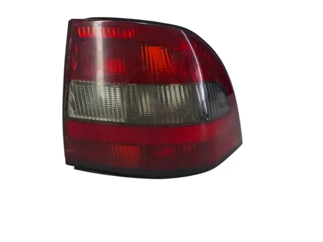 Lanterna Lado Direito Gm Vectra 97-99 Quebrado C/Detalhe