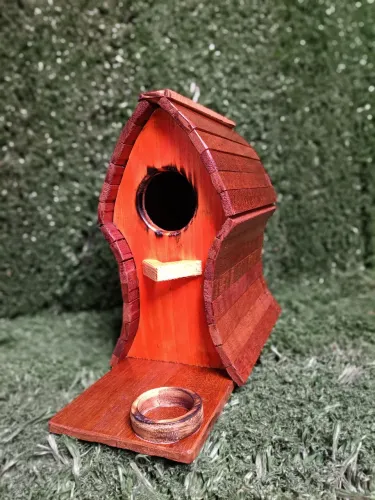Linda casa de passarinho modelo Chalé Laranja.
