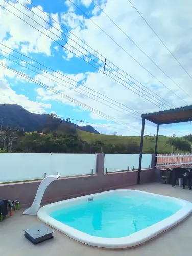 Vendo casa com piscina no Jardim Monte Alegre - Águas de Lindóia