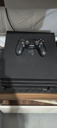 Vendo PS4 Pro Completo