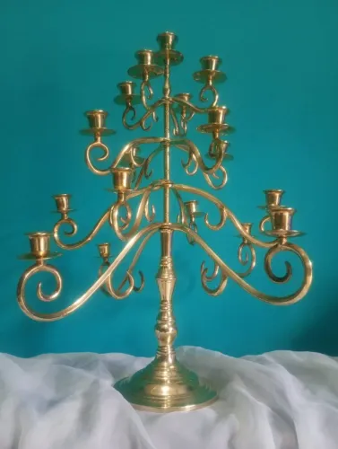 Antigo e imponente candelabro / castiçal para 11 velas em bronze