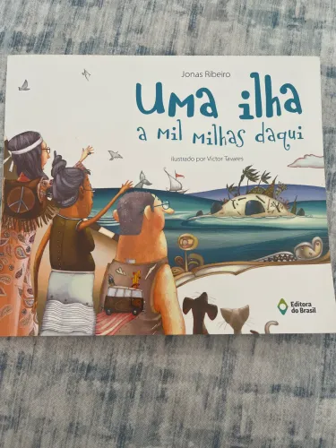 Livro Uma ilha a mil milhas daqui