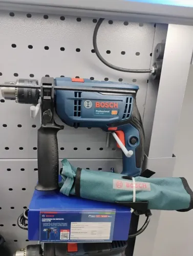 Furadeira de impacto GSB 13 RE INDUSTRIAL 750w bosch c/ jogo de brocas e bits