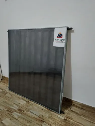 Placa aquecedor solar,ou coletor solar,ou placa de aquecer água com o Sol.