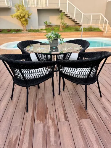 Mesa de jantar + 4 poltronas em alumínio revestimento tricô nautico 4800,00