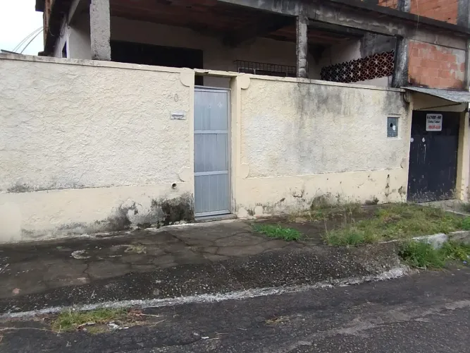 Nova Iguaçu, Posse, Casa 03 Qtos, terreno 10x30 , mais 01 em cima fase acabamento. 