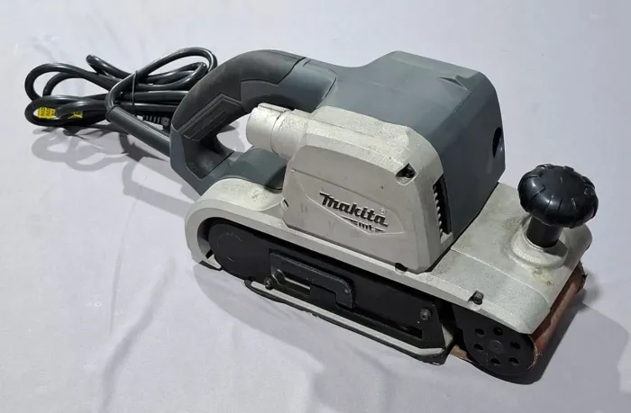 LIXADEIRA MAKITA BEM CONSERVADA