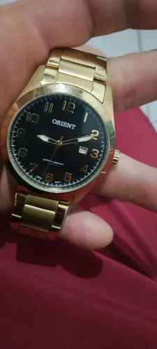 Orient quartz masculino dourado mostrador preto