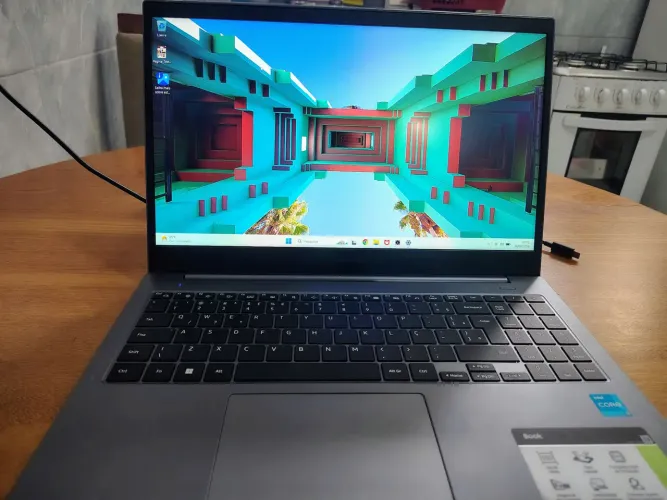 Notebook Samsung Book intel core i3 1115G4 12 gigas de memoria 256 SSD