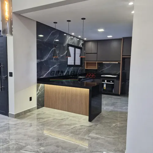 Casa à venda no Condomínio Gran Reserve, com 3 quartos, sendo 1 suíte, e ambientes repleto