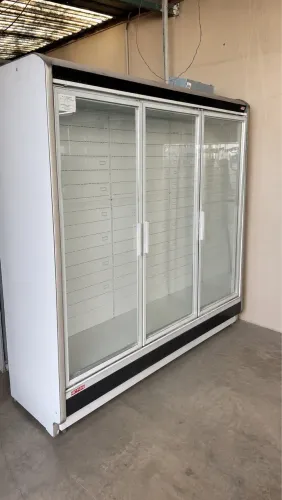 Expositor Vertical Refrigerado Arneg