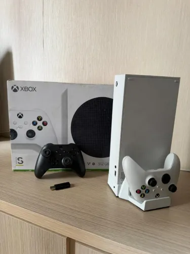 Xbox Series S c/ 2 Controles e Base Cooler